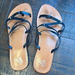 Report Nita Black and Tan Strappy Sandals for Casual Comfort